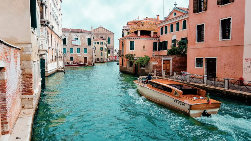 Le voyage le long de ces belles maisons Italiennes nous ramène au coeur de notre métier lors du Salon du Tourisme